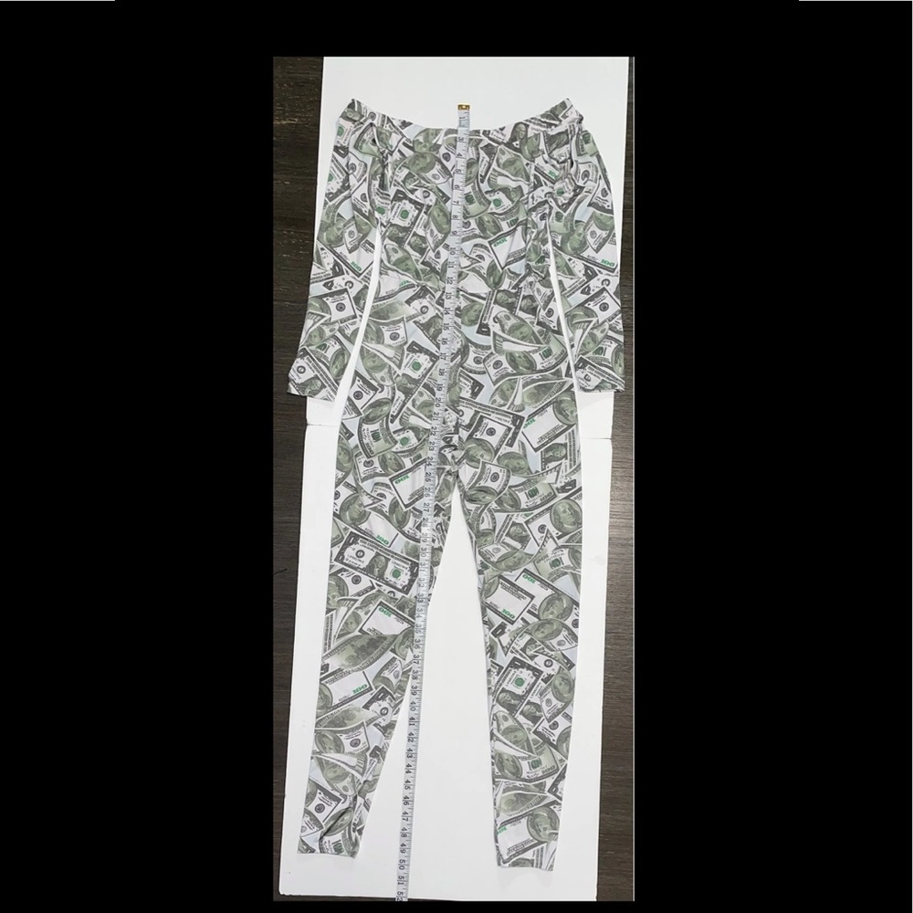 Fashion Nova
jumpsuit/Romper